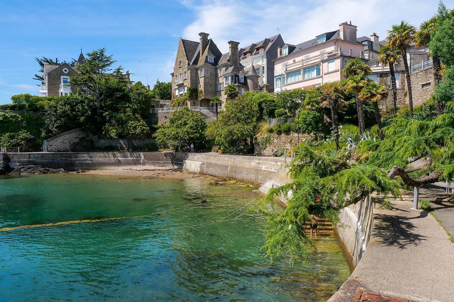 Hébergement de vacances Maison 12 Personnes, Grand Jardin, Proche Plages, Animaux Acceptes Par Maison Elanore Pleurtuit France